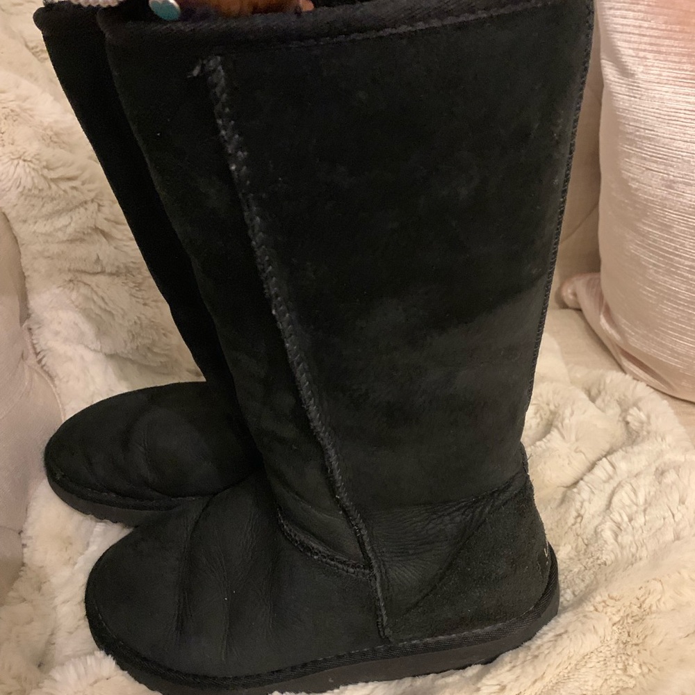 Classic Ugg Boots in black